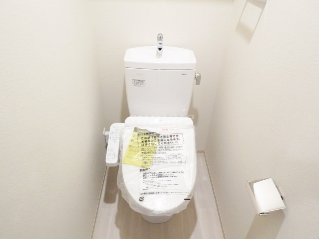 トイレ　温水洗浄機能付です☆