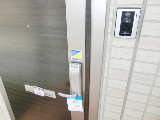 セキュリティ　来訪者の分かるＴＶインターホン付です。