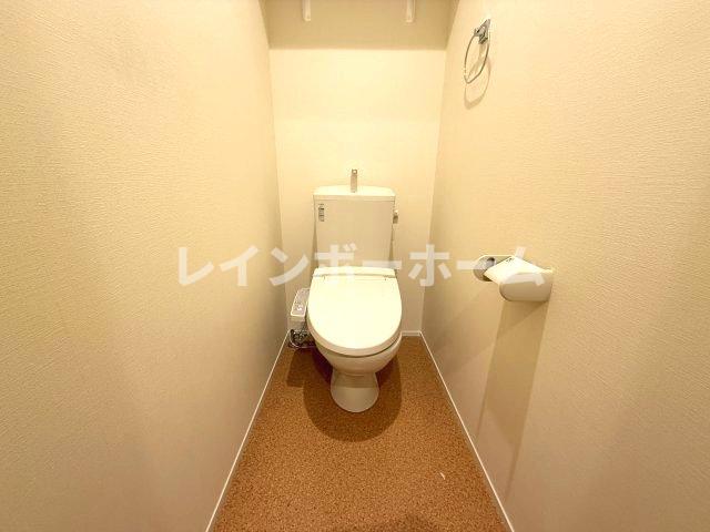 トイレ　※参考写真　反転間取り別部屋