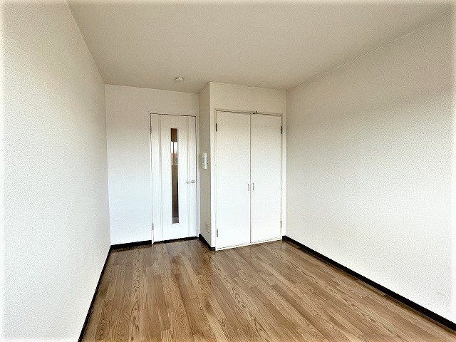 居室・リビング　同物件別部屋