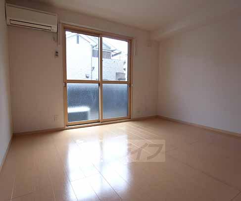 居室・リビング　日当たり良好な部屋です。