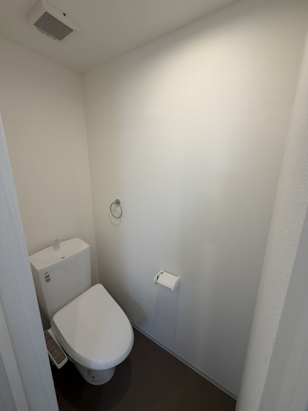 ＪＲ中央線 西八王子駅 徒歩7分 3階建 築1年のトイレ写真