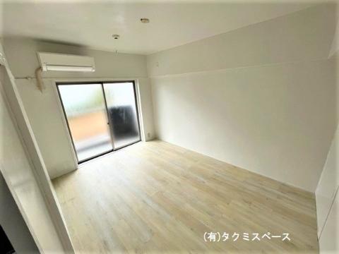 ドミールサニー緑町の居間写真