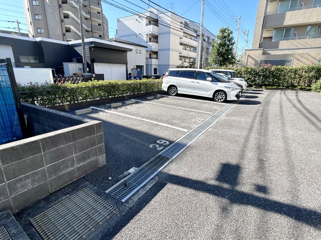 駐車場　駐車場