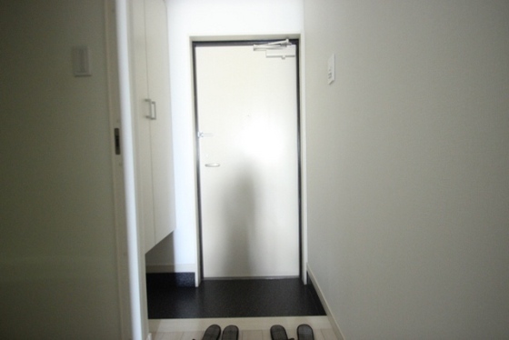 玄関　※別部屋の写真です