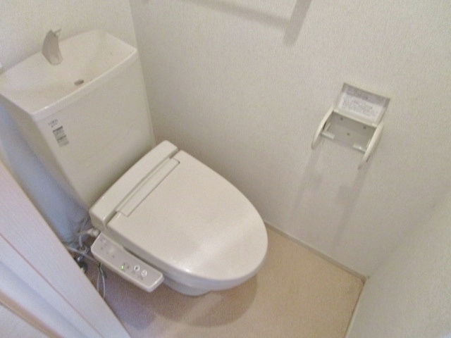 相鉄本線 瀬谷駅 徒歩5分 2階建 築14年のトイレ写真
