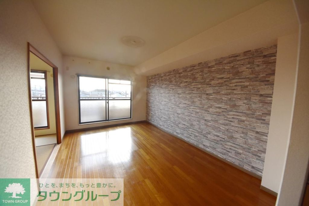 ドルフ長後 壱番館の居間写真