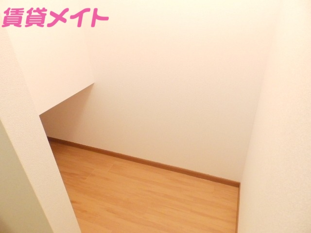 収納　同型参考写真