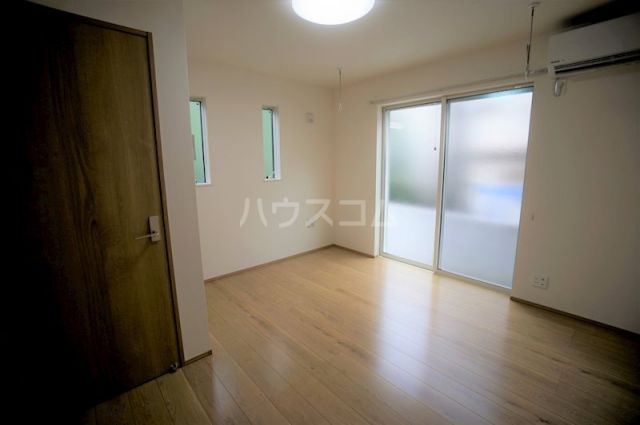 エスパーダ西荻南の居間写真