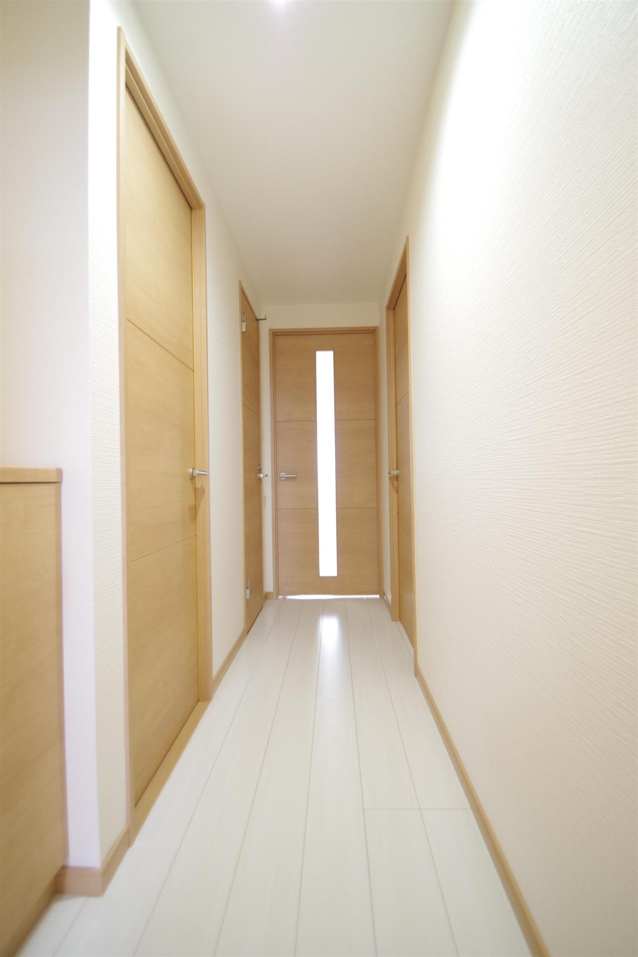玄関　同タイプ別室の写真です。