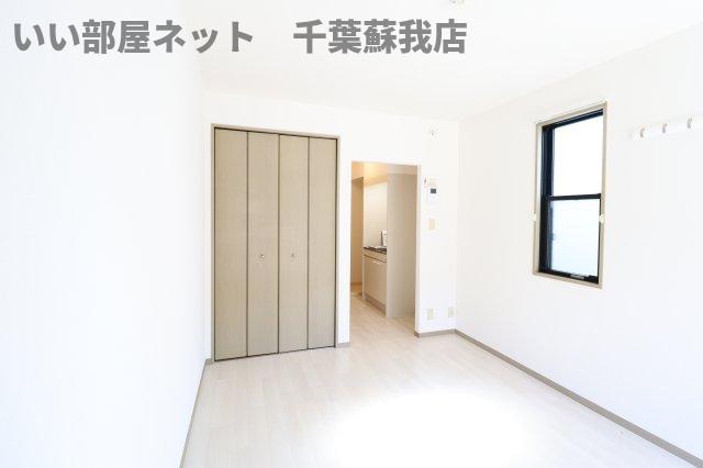 その他部屋・スペース　開放的な寝室です