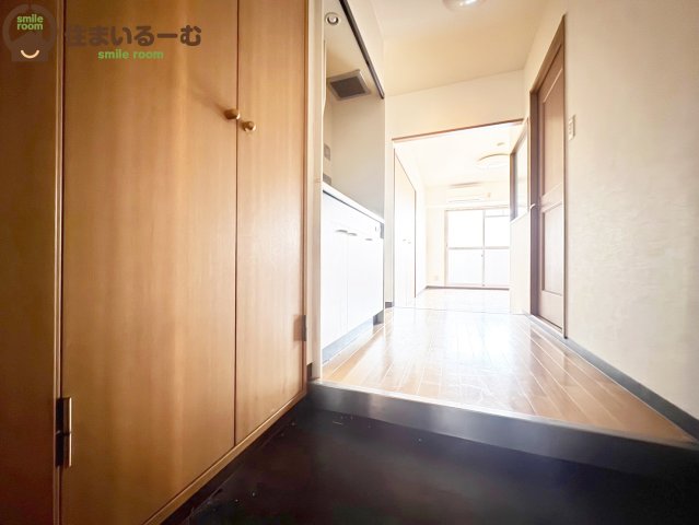 地下鉄御堂筋線 大国町駅 徒歩5分 9階建 築24年の玄関写真
