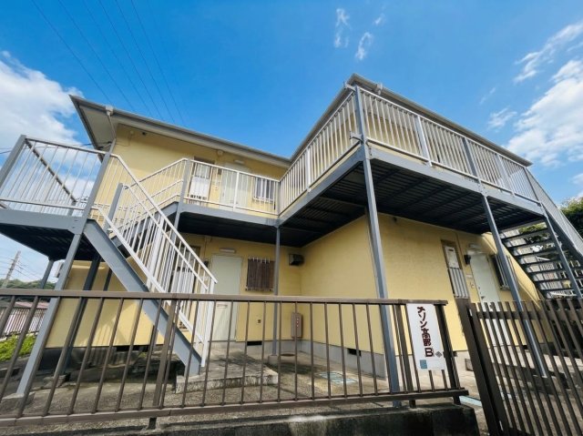建物外観　黄色いかわいい外観です！４世帯のアパートです。