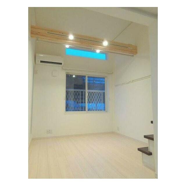 居室・リビング　ナチュラルカラーの明るいお部屋です