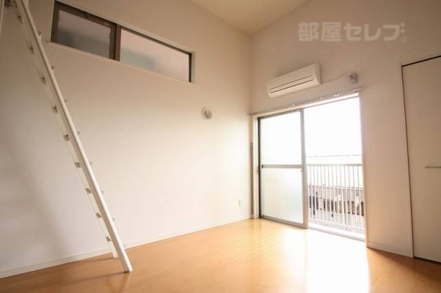 その他部屋・スペース　窓が二か所あるので風通しがいいです。