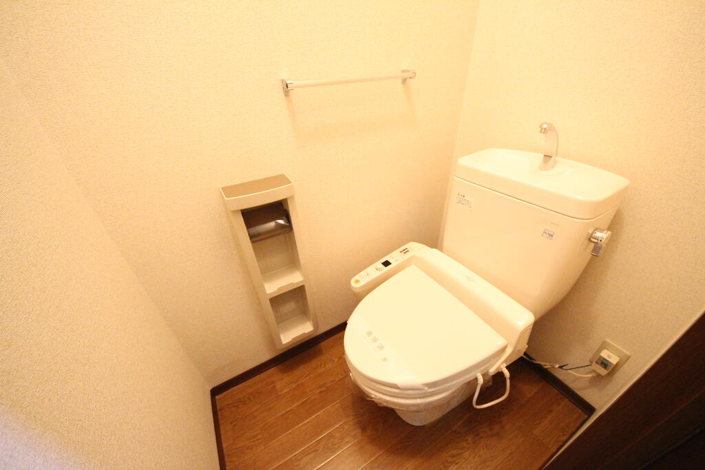 トイレ　反転・別部屋の写真です。