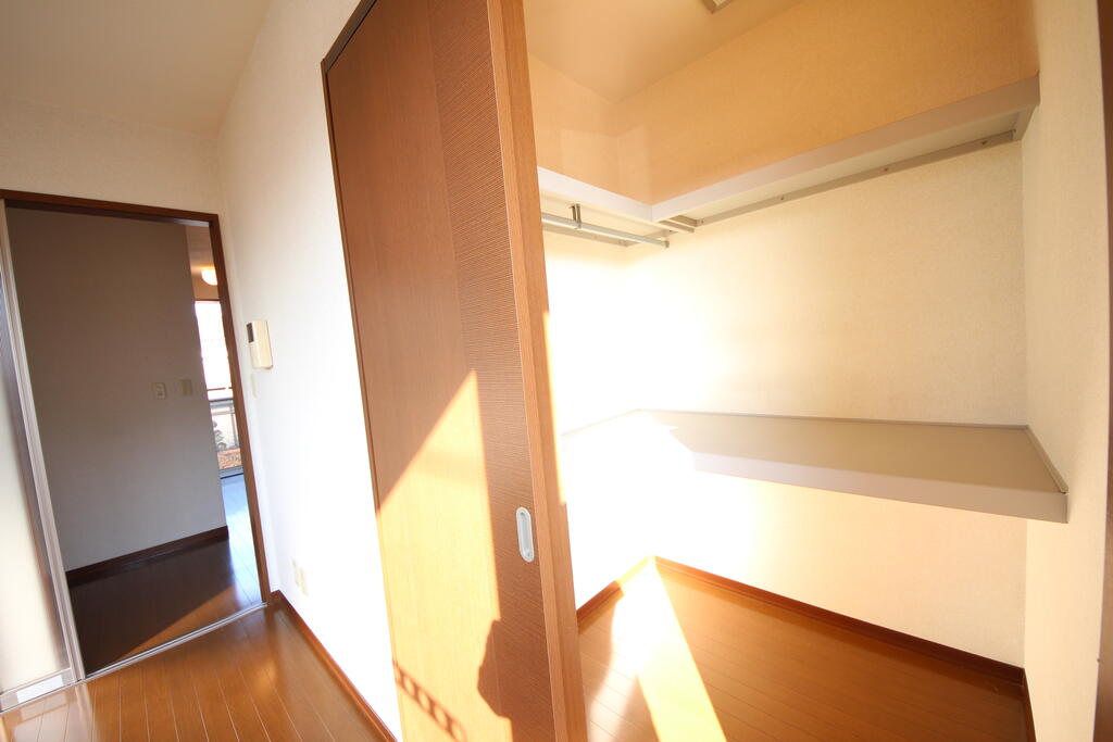 収納　※反転・別部屋の写真です。