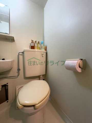 東急東横線 祐天寺駅 徒歩8分 3階建 築35年のトイレ写真