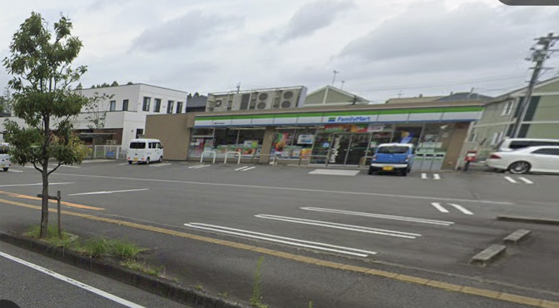 コンビニ　ファミリーマート静岡大岩本町店（コンビニ）まで60m