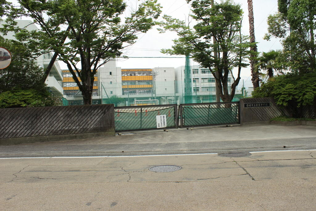 中学校　静岡市立安東中学校（中学校）まで1130m