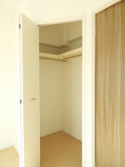 収納　お洋服もたくさん掛けられるウォークインクローゼット♪