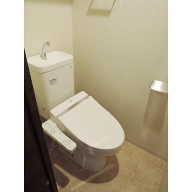 トイレ　※写真は同タイプ住戸です。
