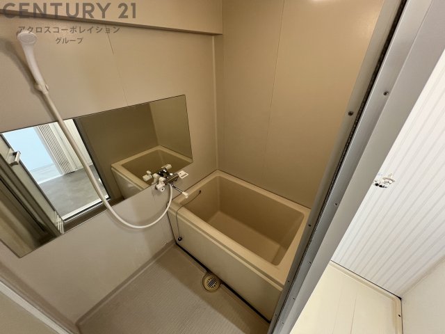 バス・シャワールーム　鏡付きの浴室です！