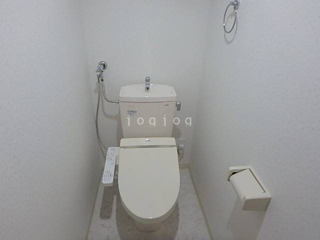 トイレ　※写真は１号室（反転）