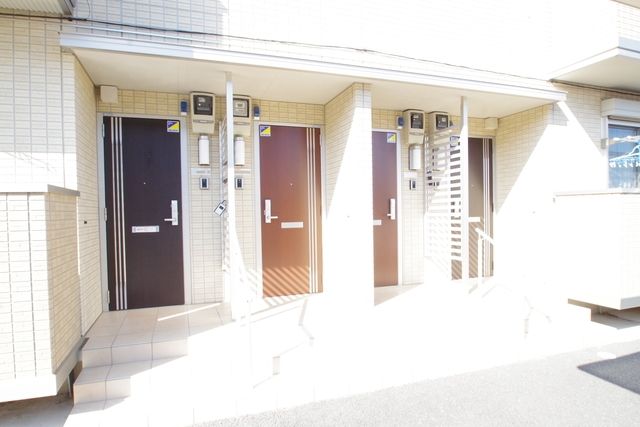 小田急線 鶴川駅 徒歩10分 3階建 築16年の外観写真