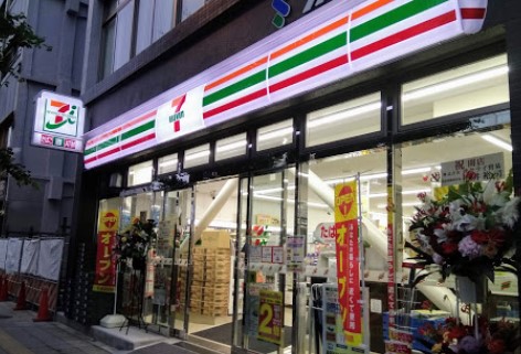 コンビニ　セブンイレブン台東蔵前2丁目店（コンビニ）まで291m