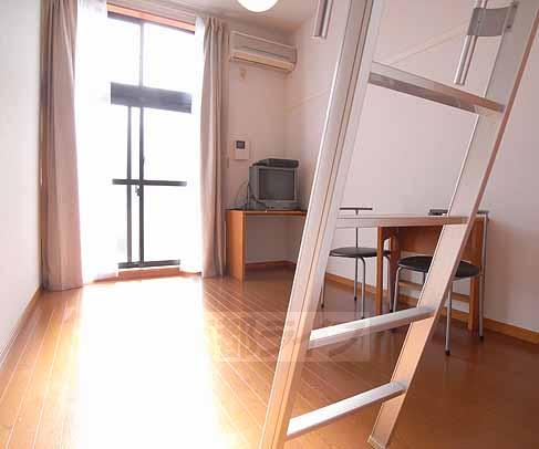 居室・リビング　日当たりの良いお部屋です（家具の有無は要確認）