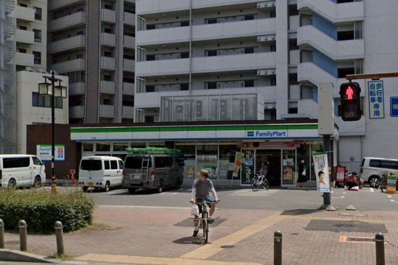 コンビニ　ファミリーマート 千早店（コンビニ）まで193m