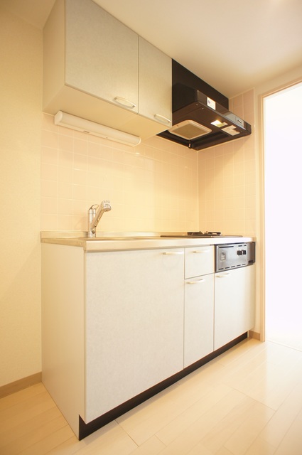 キッチン　同建物別部屋の写真になります。