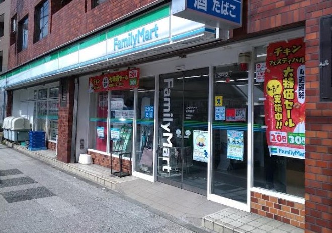 コンビニ　ファミリーマート横浜楠町店（コンビニ）まで221m