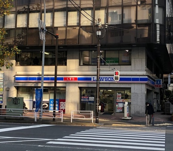 コンビニ　ローソン横浜鶴屋町店（コンビニ）まで335m