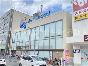 スーパー　万代山本店（スーパー）まで588m
