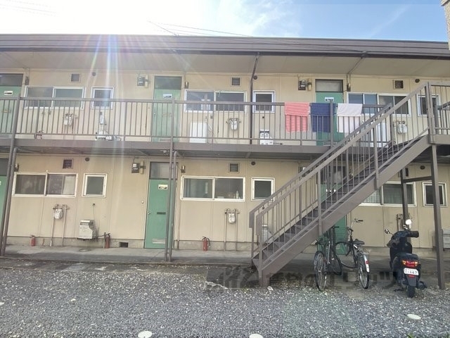 宇治市小倉町のアパートの建物外観