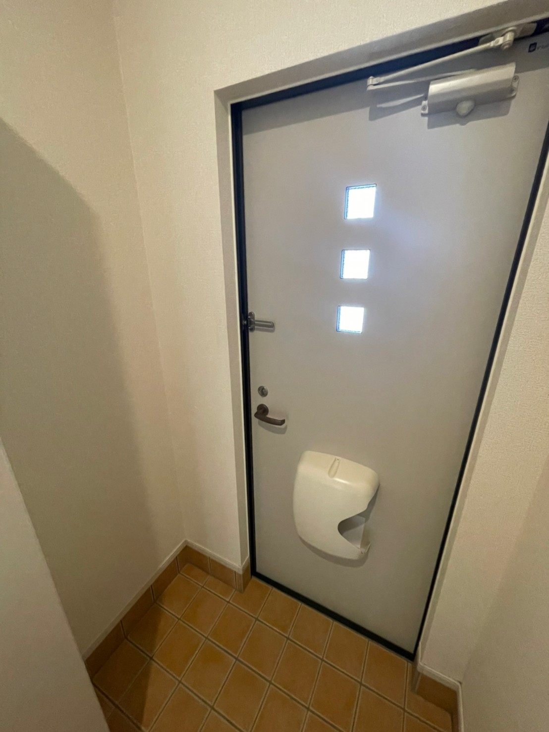 玄関　※同建物別部屋