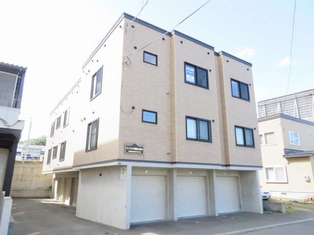札幌市手稲区富丘二条のアパートの建物外観