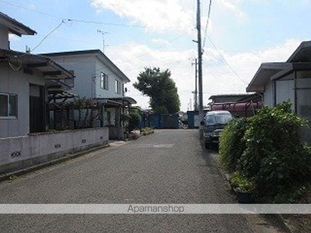 コンビニ　ファミリーマート（コンビニ）まで261m