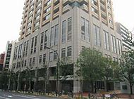 図書館　港区立赤坂図書館（図書館）まで493m