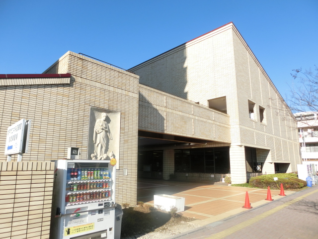 図書館　坂戸市立中央図書館（図書館）まで1030m