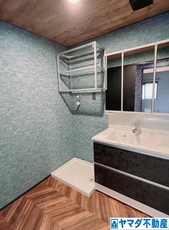 洗面設備　ランドリーラックを取付ました♪