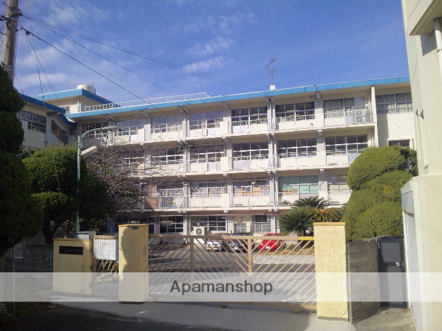 中学校　北九州市立霧丘中学校（中学校）まで569m