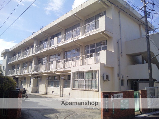 小学校　北九州市立霧丘小学校（小学校）まで449m