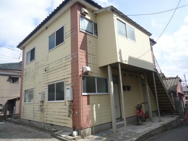 新潟市中央区関屋浜松町のアパートの建物外観