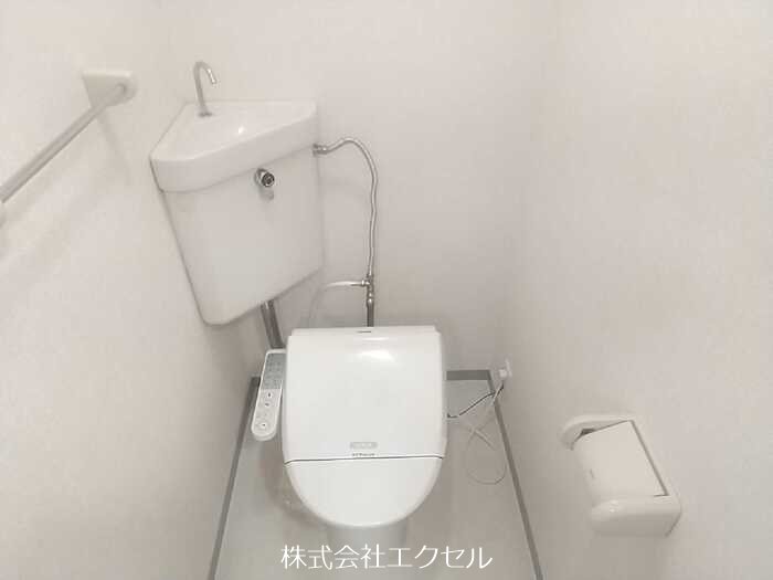 トイレ　同建物別室の写真です。