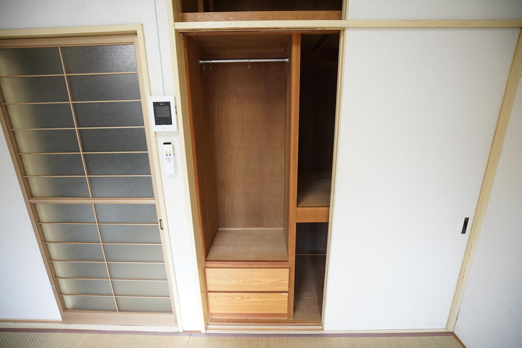 収納　※収納は半分ずつ、クローゼットと押入になっています。