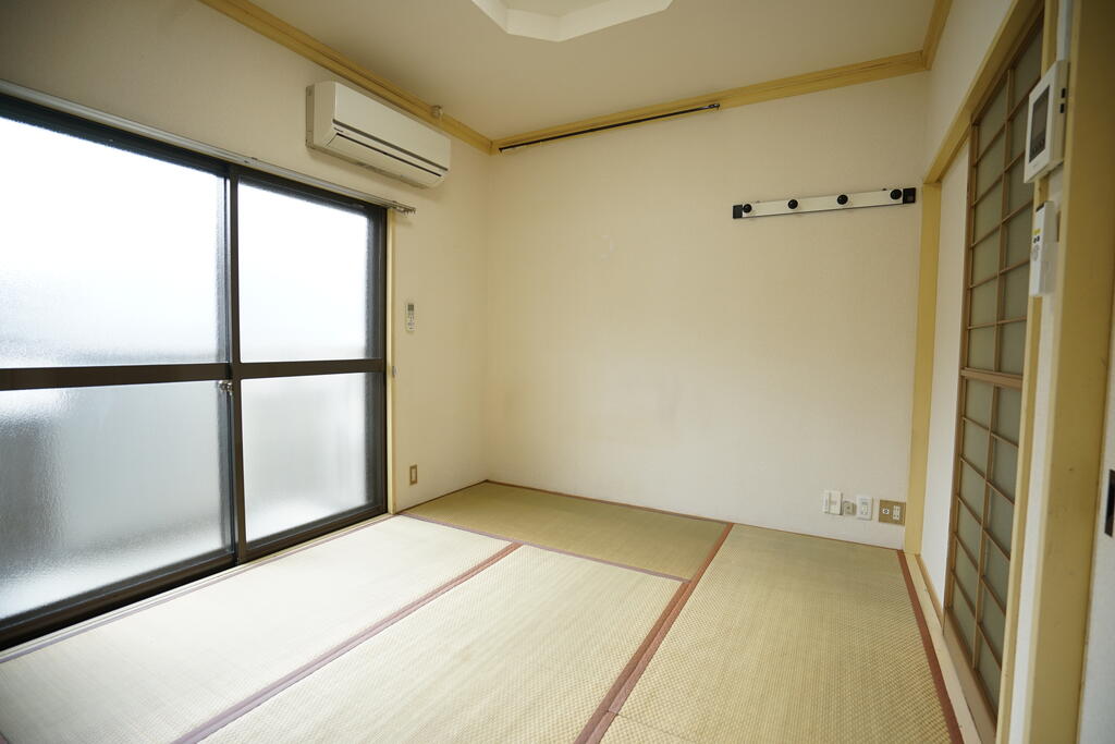 居室・リビング　※写真は102号室を掲載しております。