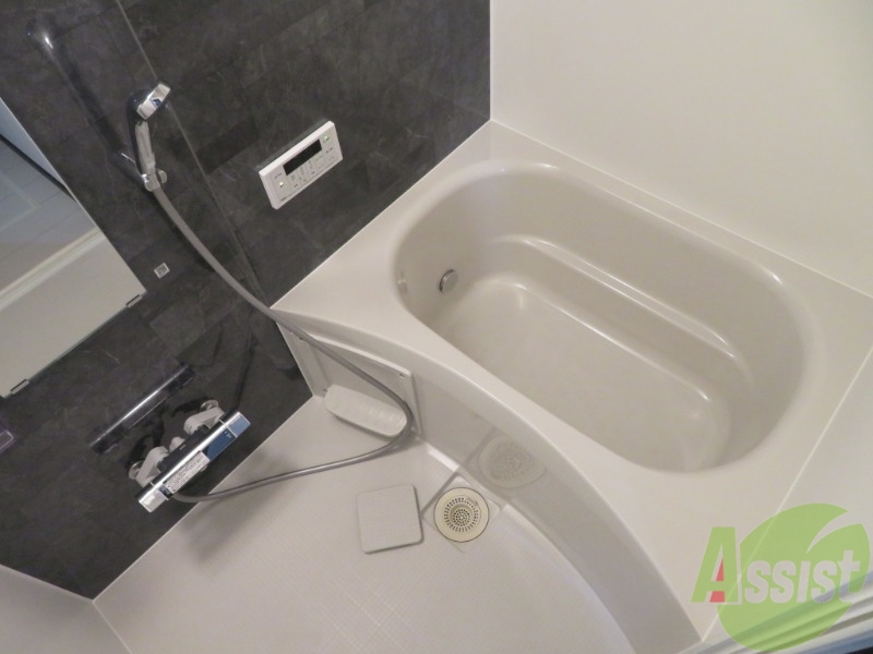 バス・シャワールーム　こちらはお風呂。一日の疲れをここで癒してください。